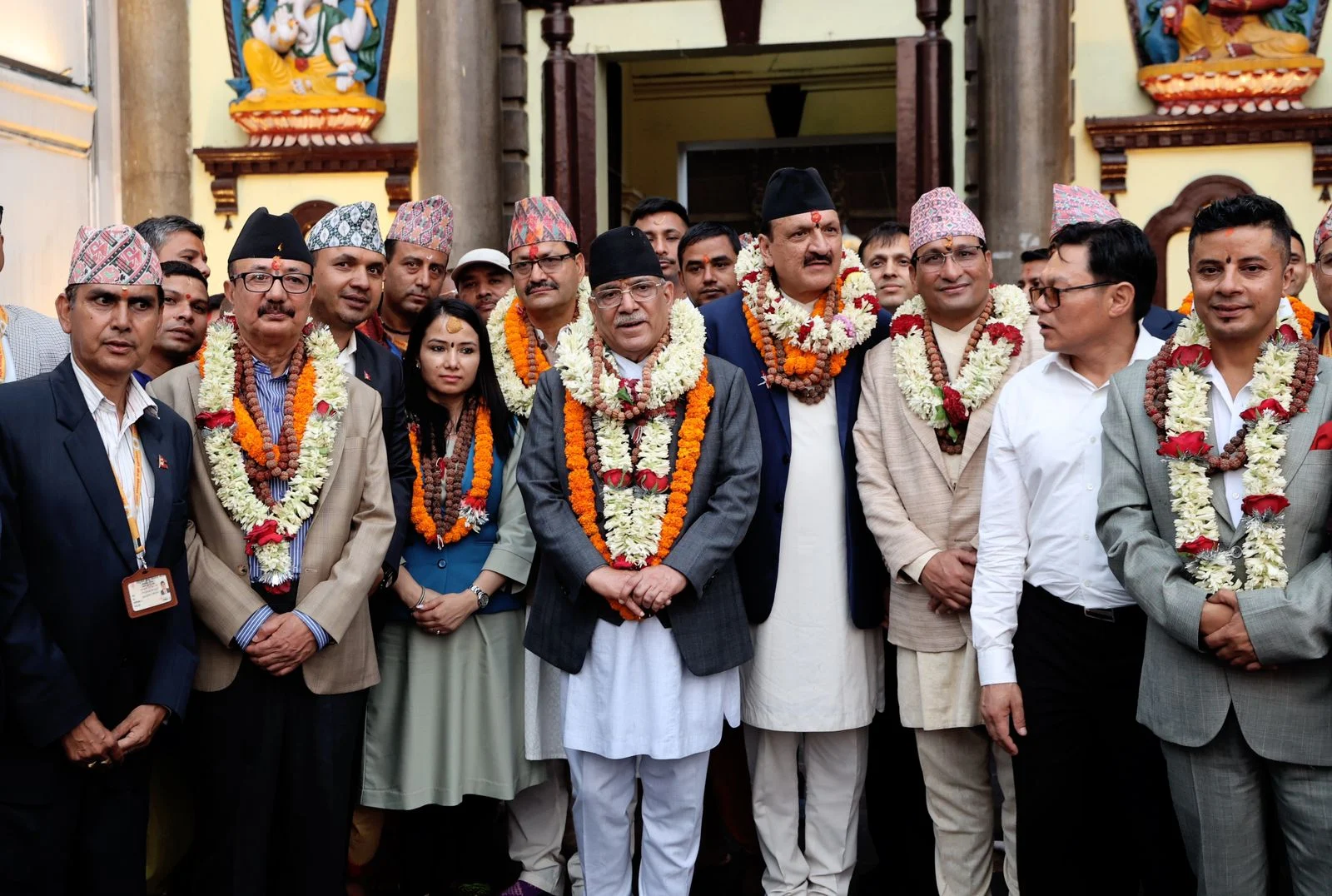 प्रधानमन्त्री प्रचण्डकाे पशुपति दर्शन