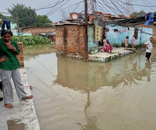 भारतमा बाढीमा ६२ जनाको मृत्यु