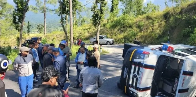 फोर्स गाडी दुर्घटना हुँदा ९ जना घाइते