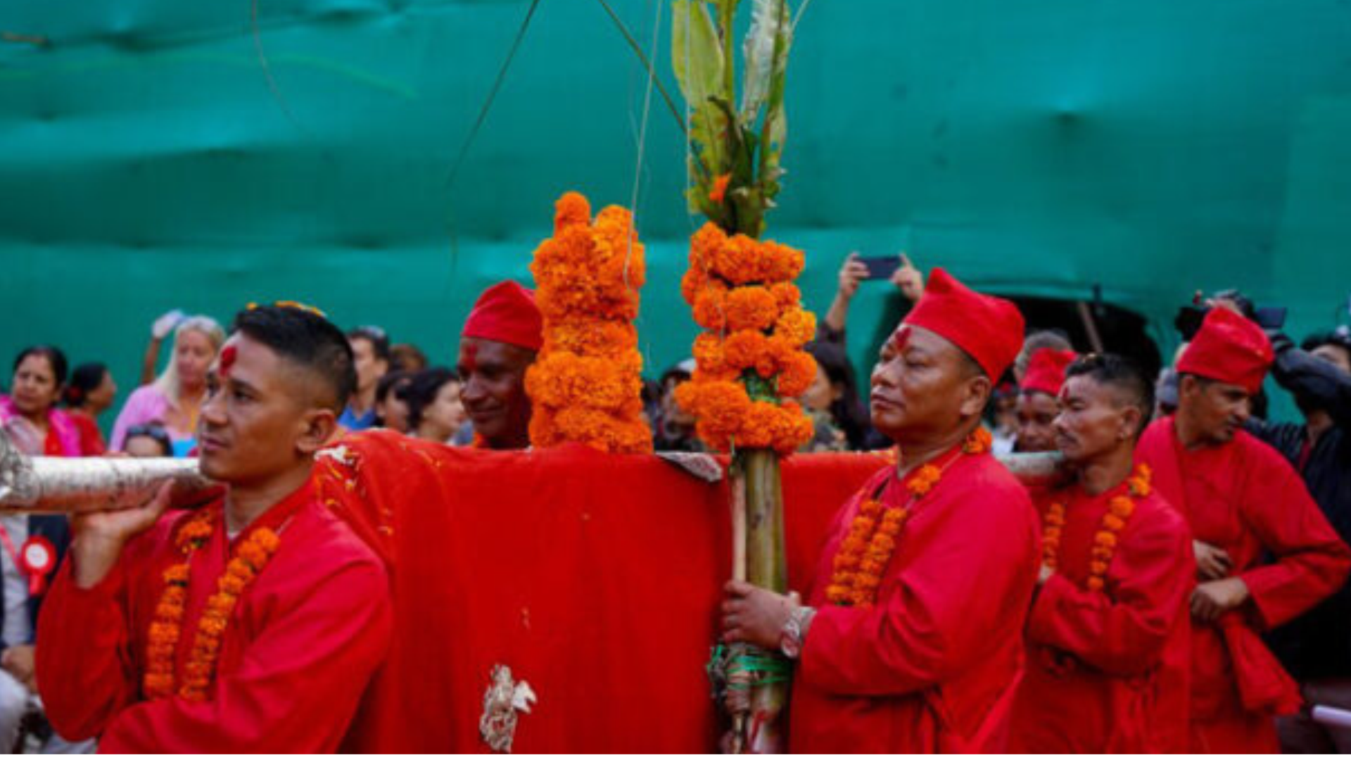 नवरात्रीको सातौं दिन फूलपाती भित्र्याइँदै